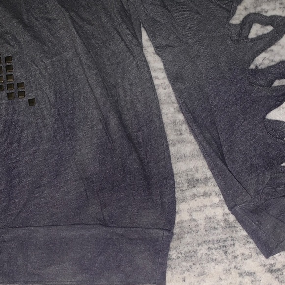 TPARTY DISTRESSED GRAYISH BLUE TOP WITH CUTOUT SLEEVES  AND GOLD STUDED STAR - Picture 8 of 11